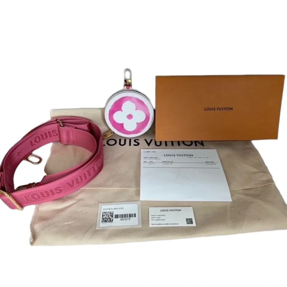 NEW Authentic Louis Vuitton Monogram Giant By The Pool 2.0 On The Go PM Pink Bag - Picture 12 of 13